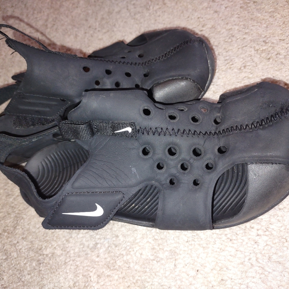 Boys Nike sandals
